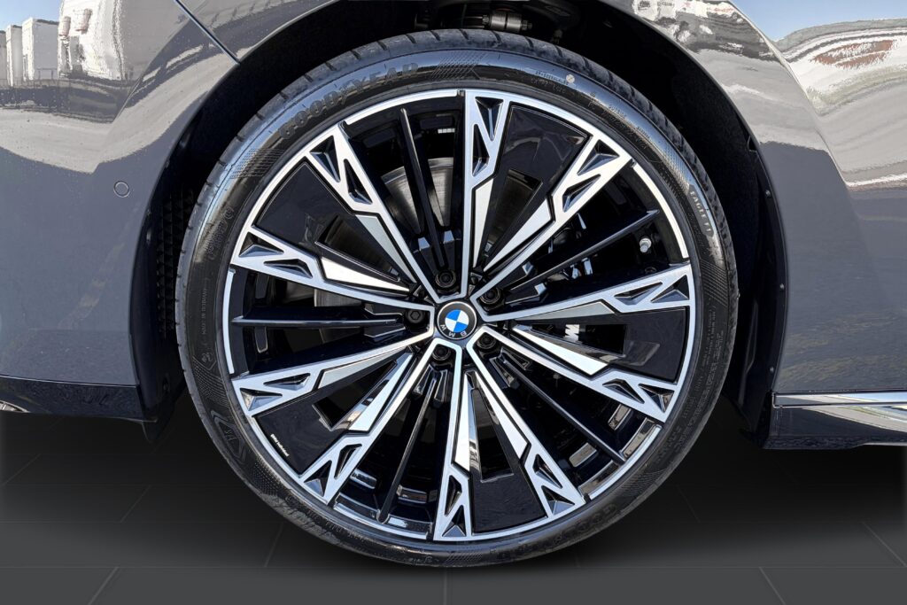 BMW 740 xDrive Sedan