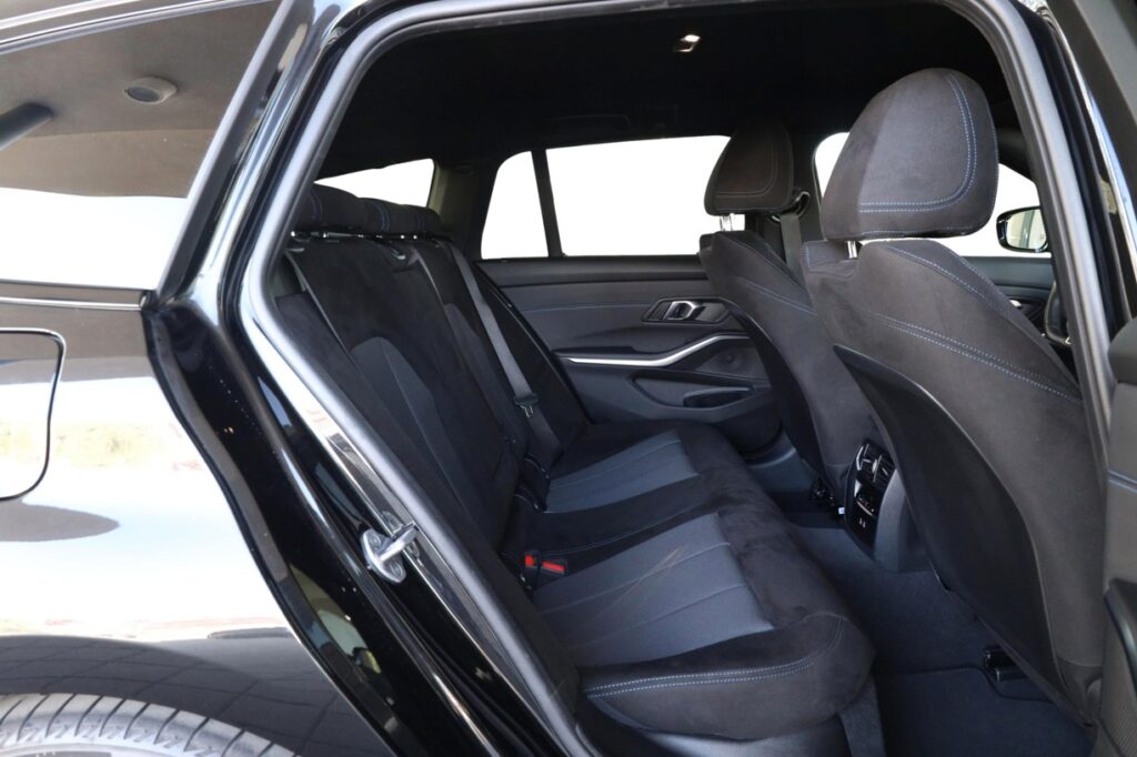 BMW 330i xDrive Touring