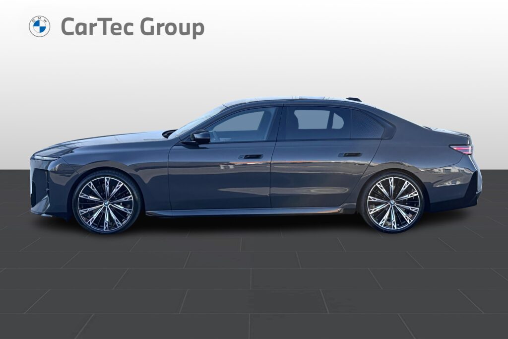 BMW 740 xDrive Sedan