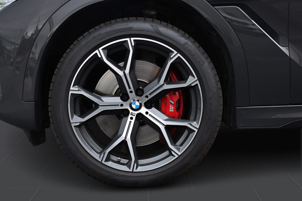 BMW X6 M50i
