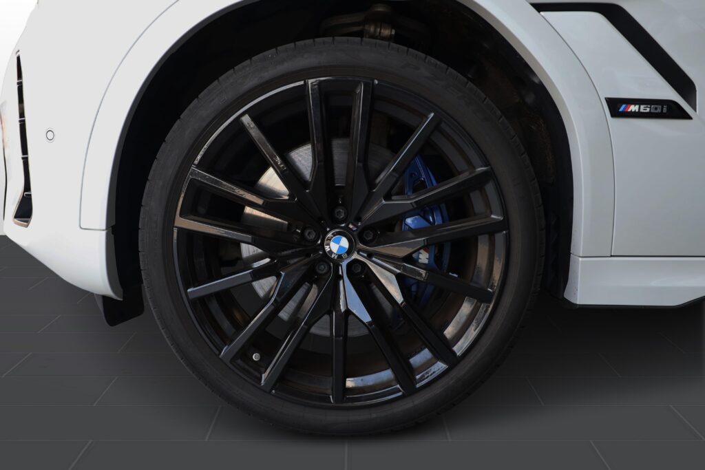 BMW X6 M60i