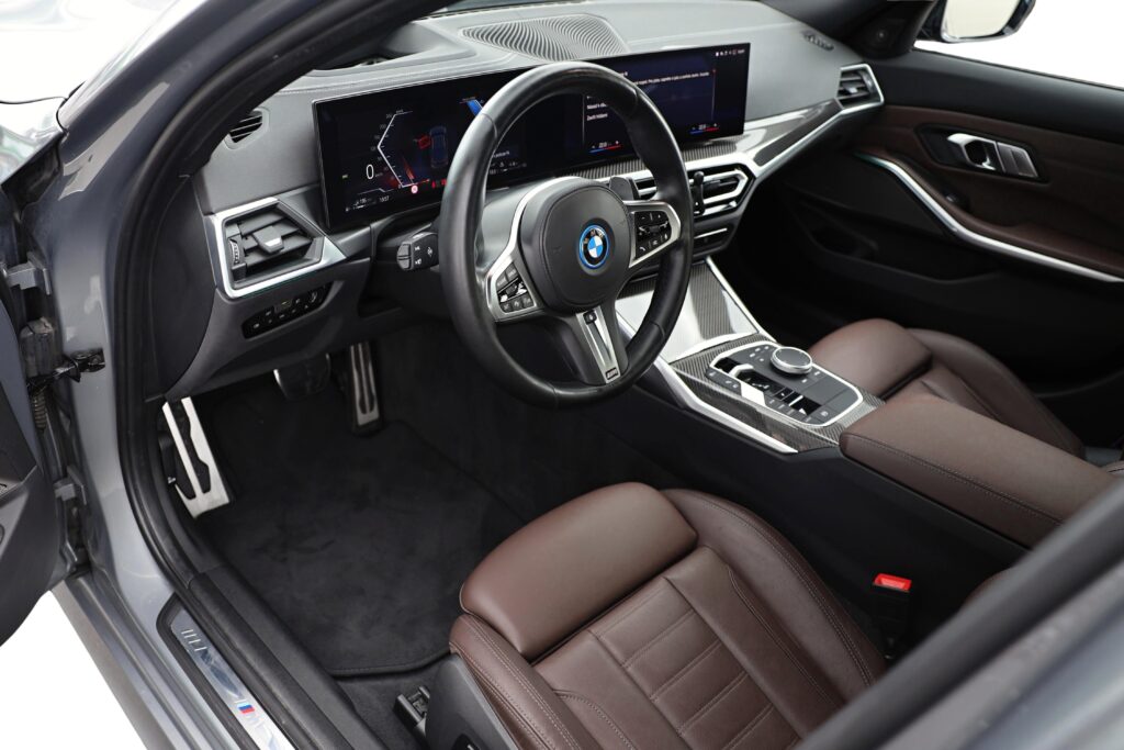 BMW 330e Sedan