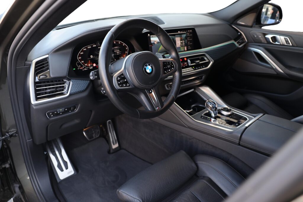 BMW X6 M50i