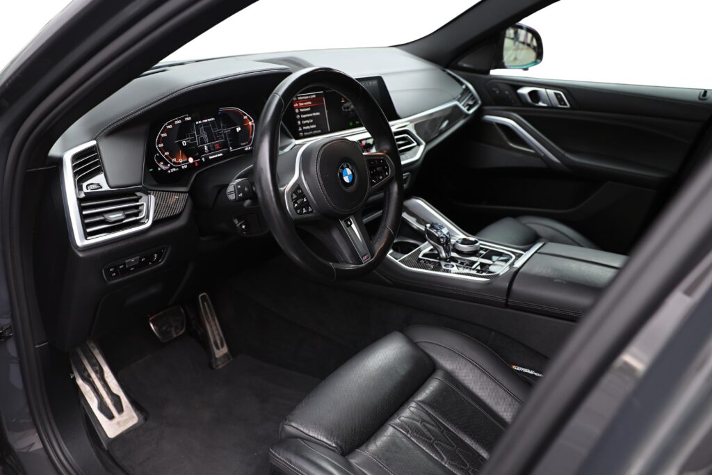 BMW X6 M50i