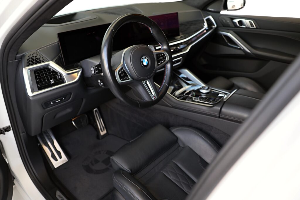 BMW X6 M60i
