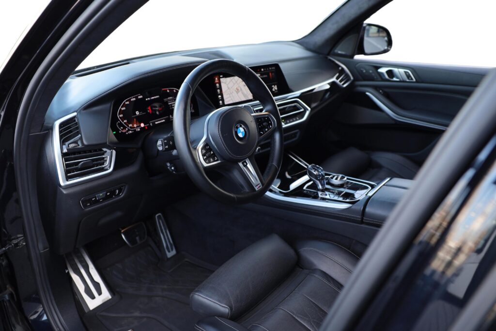 BMW X5 M50i