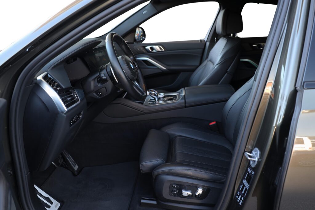 BMW X6 M50i