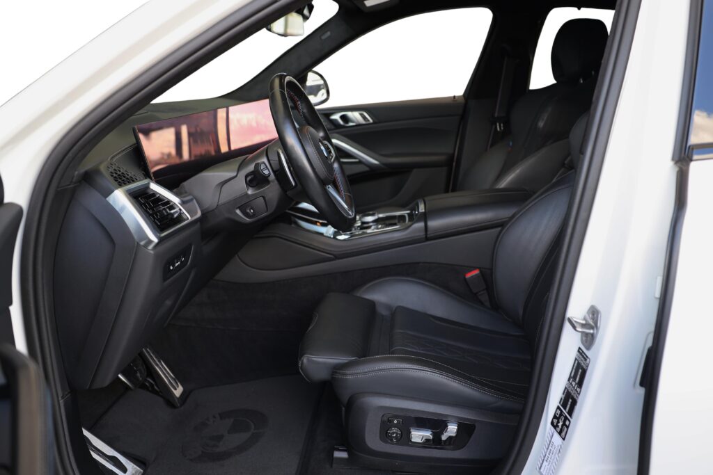 BMW X6 M60i