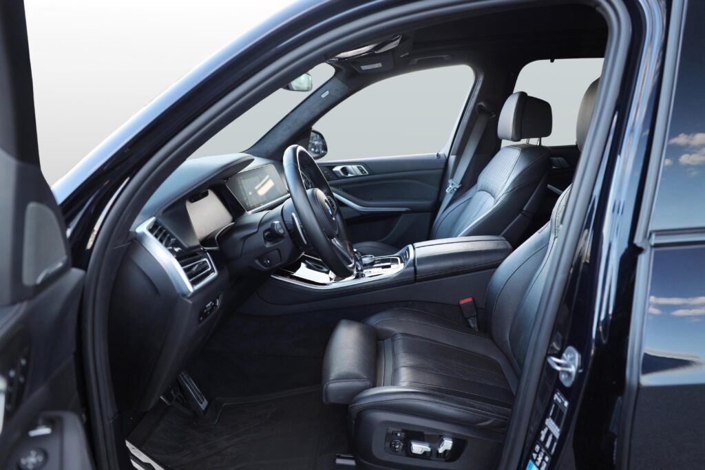 BMW X5 M50i