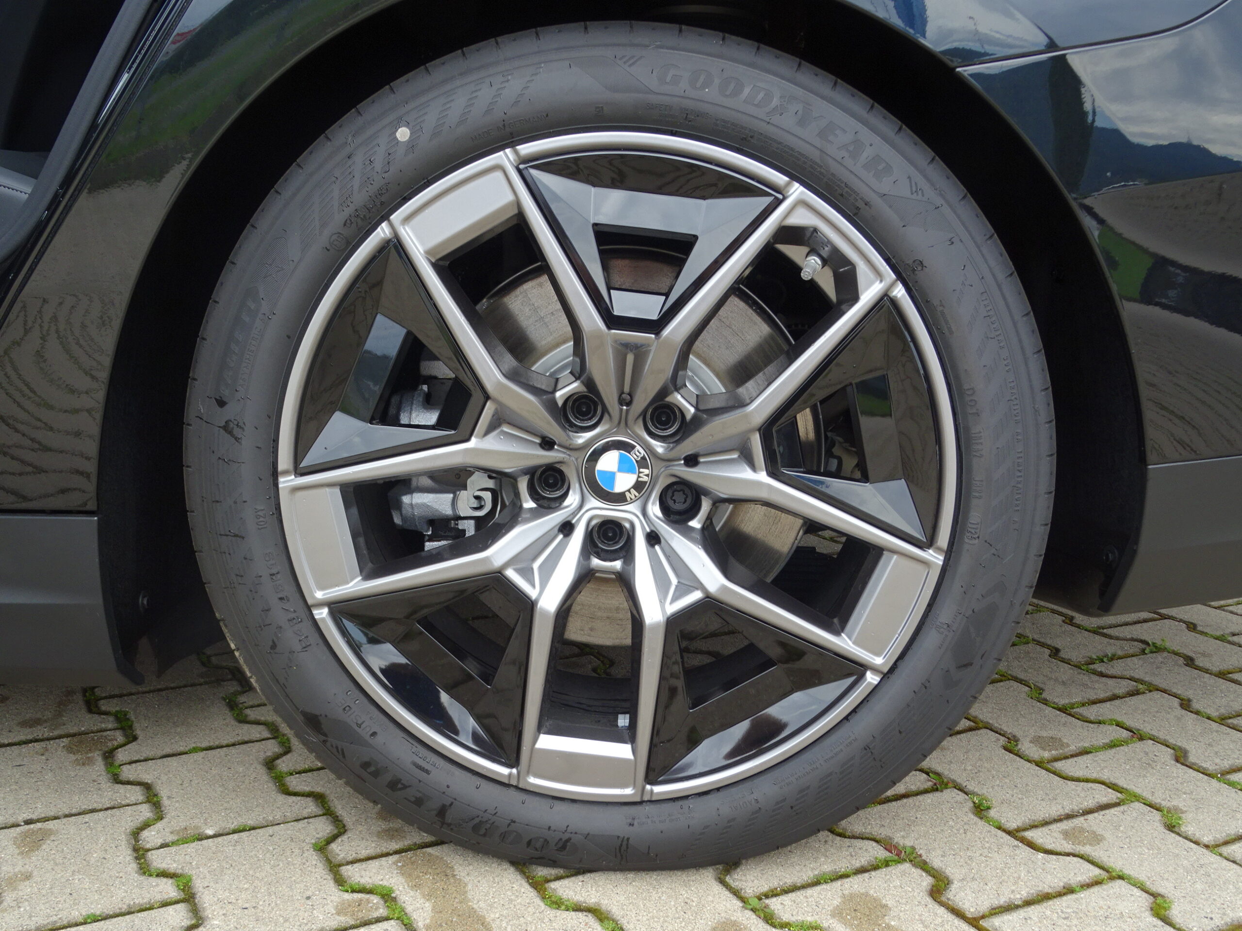 BMW i5 xDrive 40