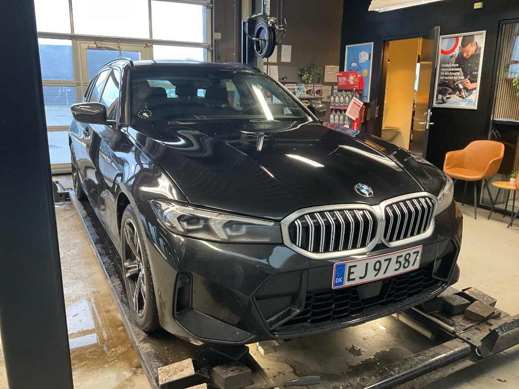BMW 330i xDrive Touring