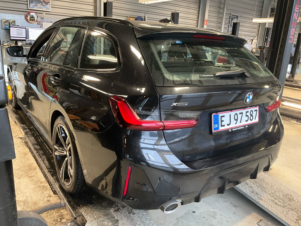 BMW 330i xDrive Touring