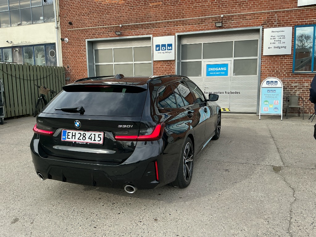 BMW 330i xDrive Touring