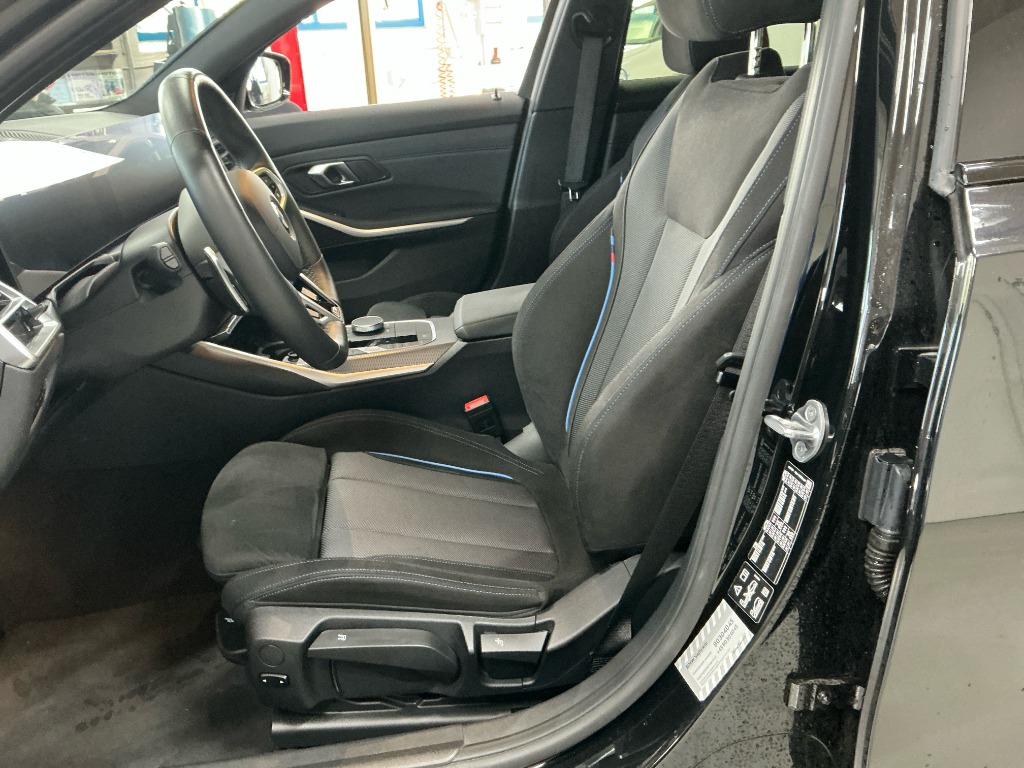BMW 330i xDrive Touring