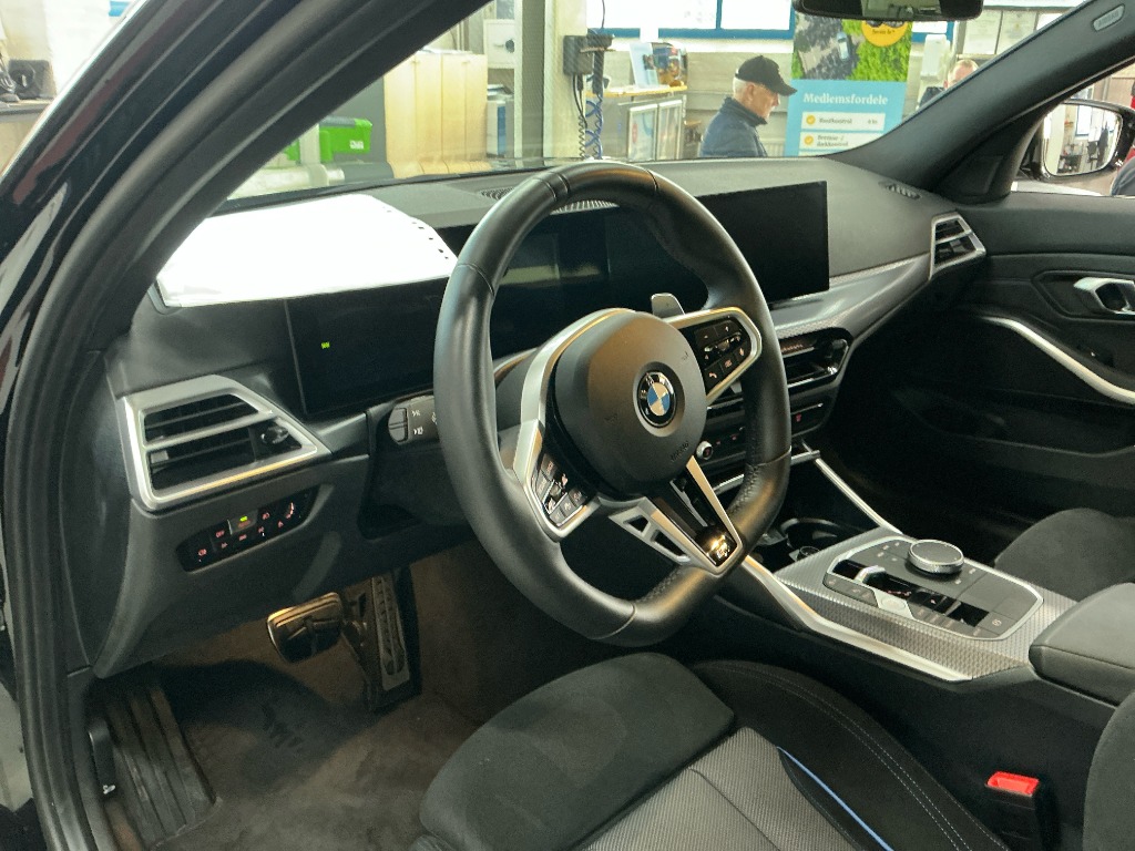 BMW 330i xDrive Touring