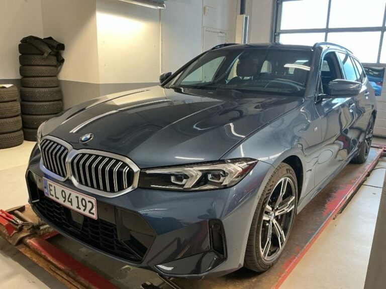 BMW 330i xDrive Touring