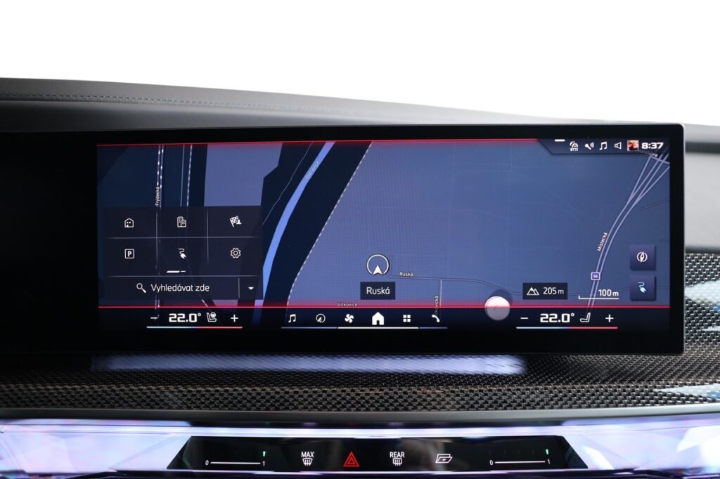 BMW i7 m70