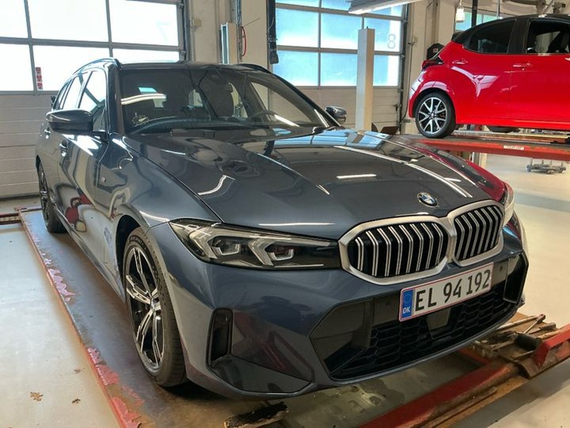 BMW 330i xDrive Touring