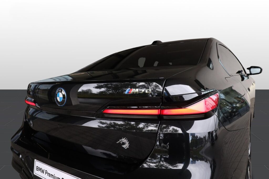 BMW i7 m70