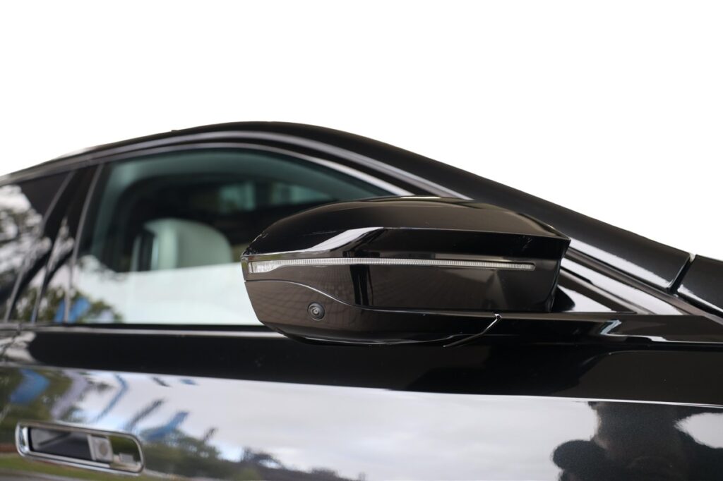 BMW i7 m70