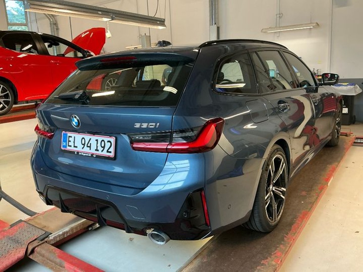 BMW 330i xDrive Touring