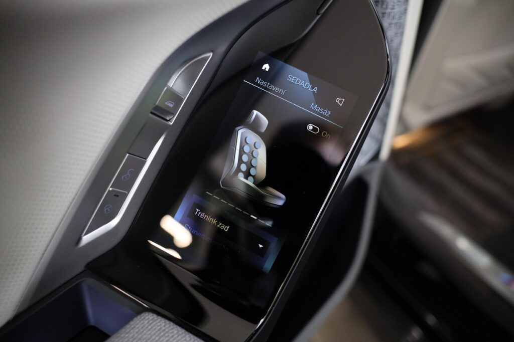 BMW i7 m70