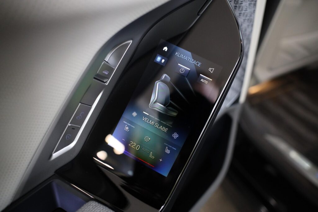 BMW i7 m70
