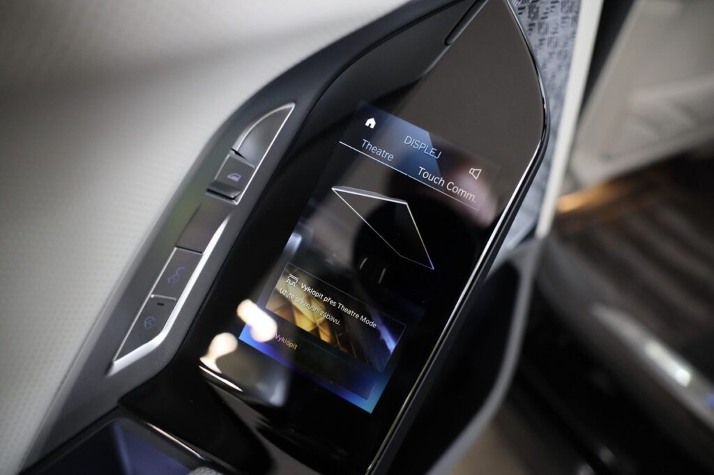 BMW i7 m70