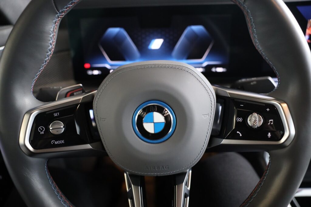 BMW i7 m70