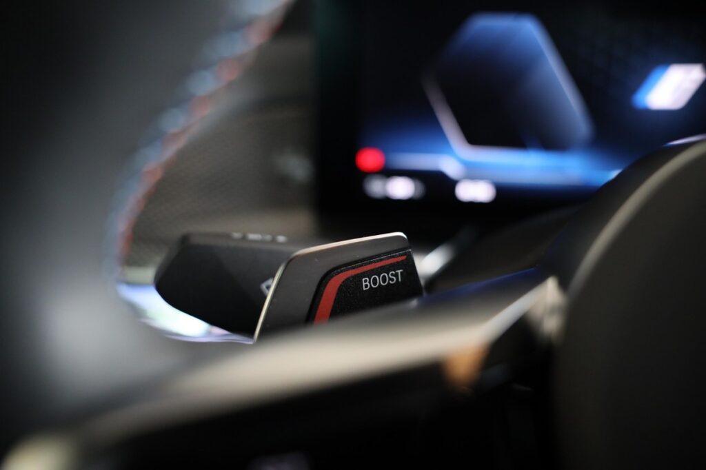 BMW i7 m70
