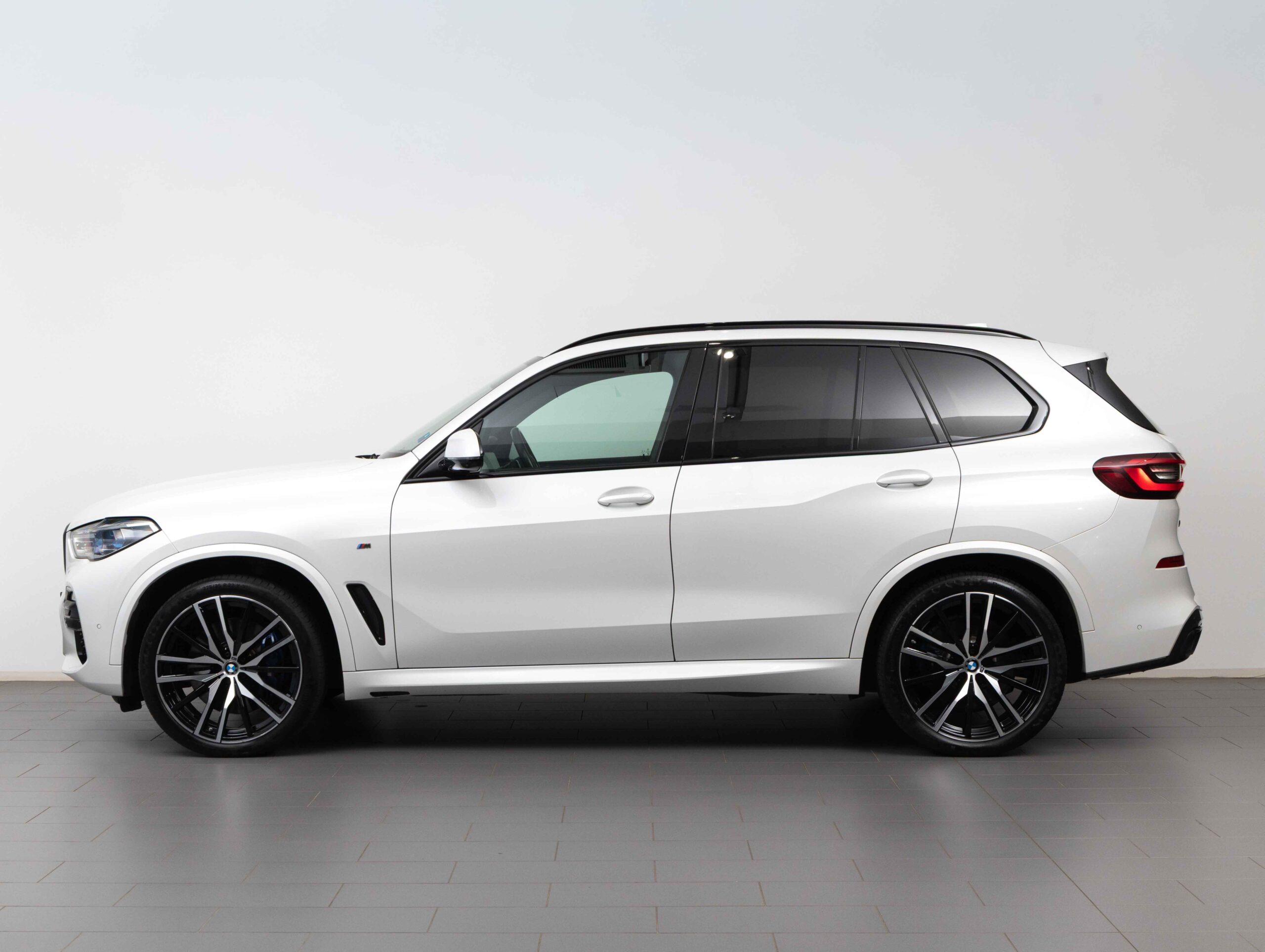 BMW X5 M50i