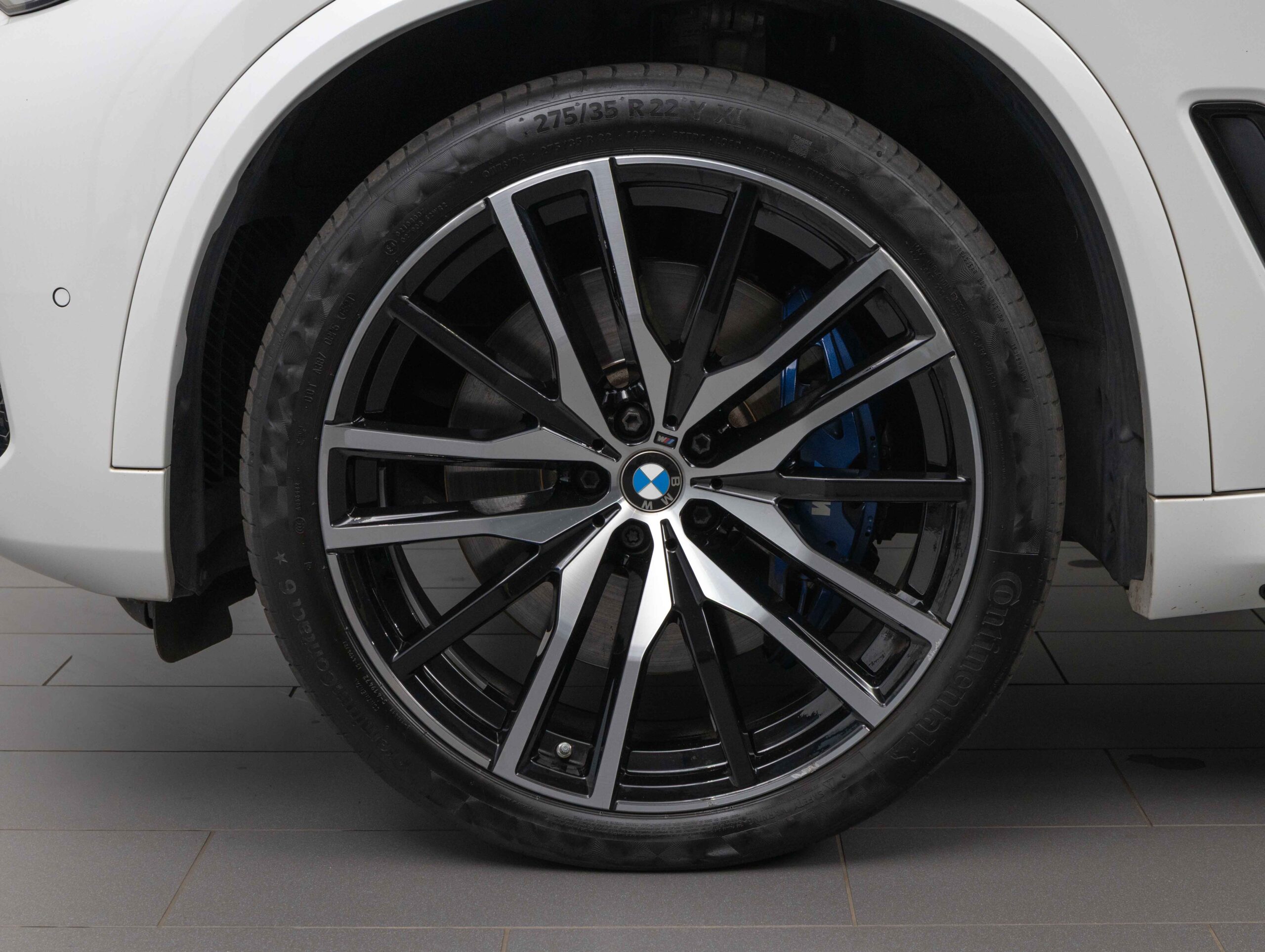 BMW X5 M50i