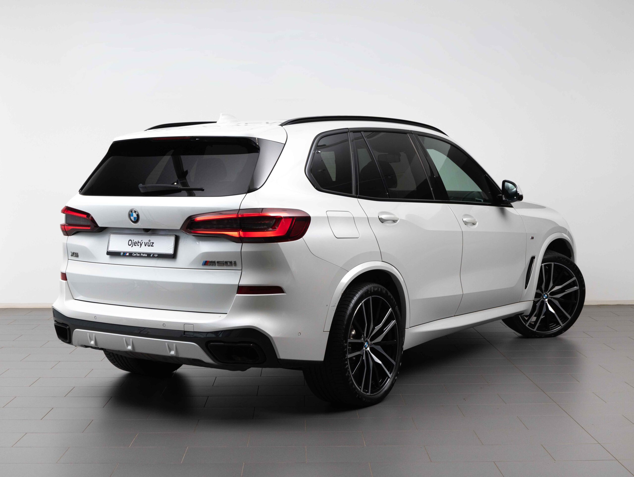 BMW X5 M50i