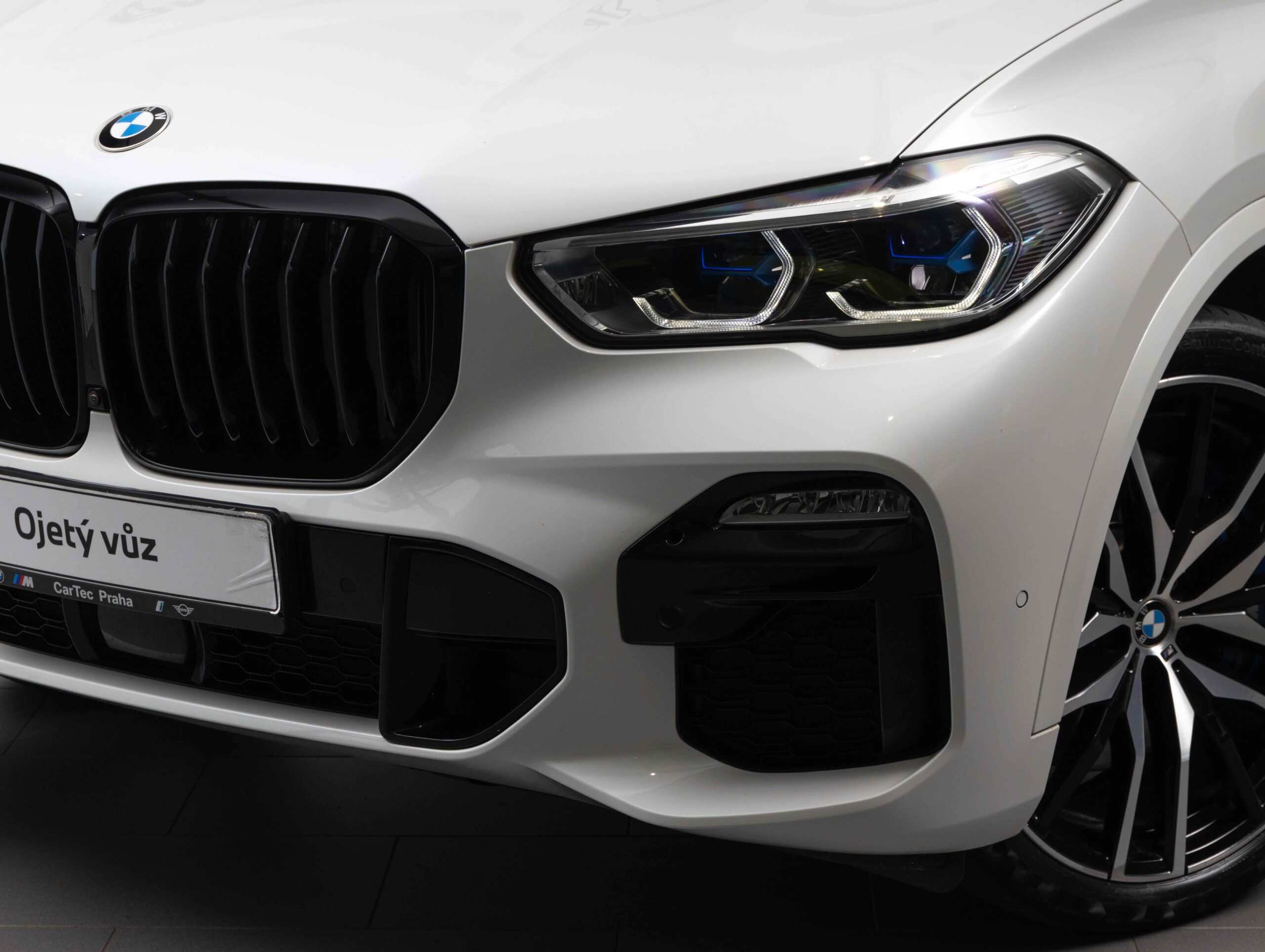 BMW X5 M50i