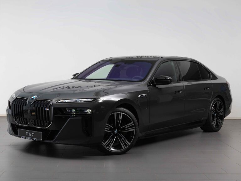 BMW M760e xDrive Sedan