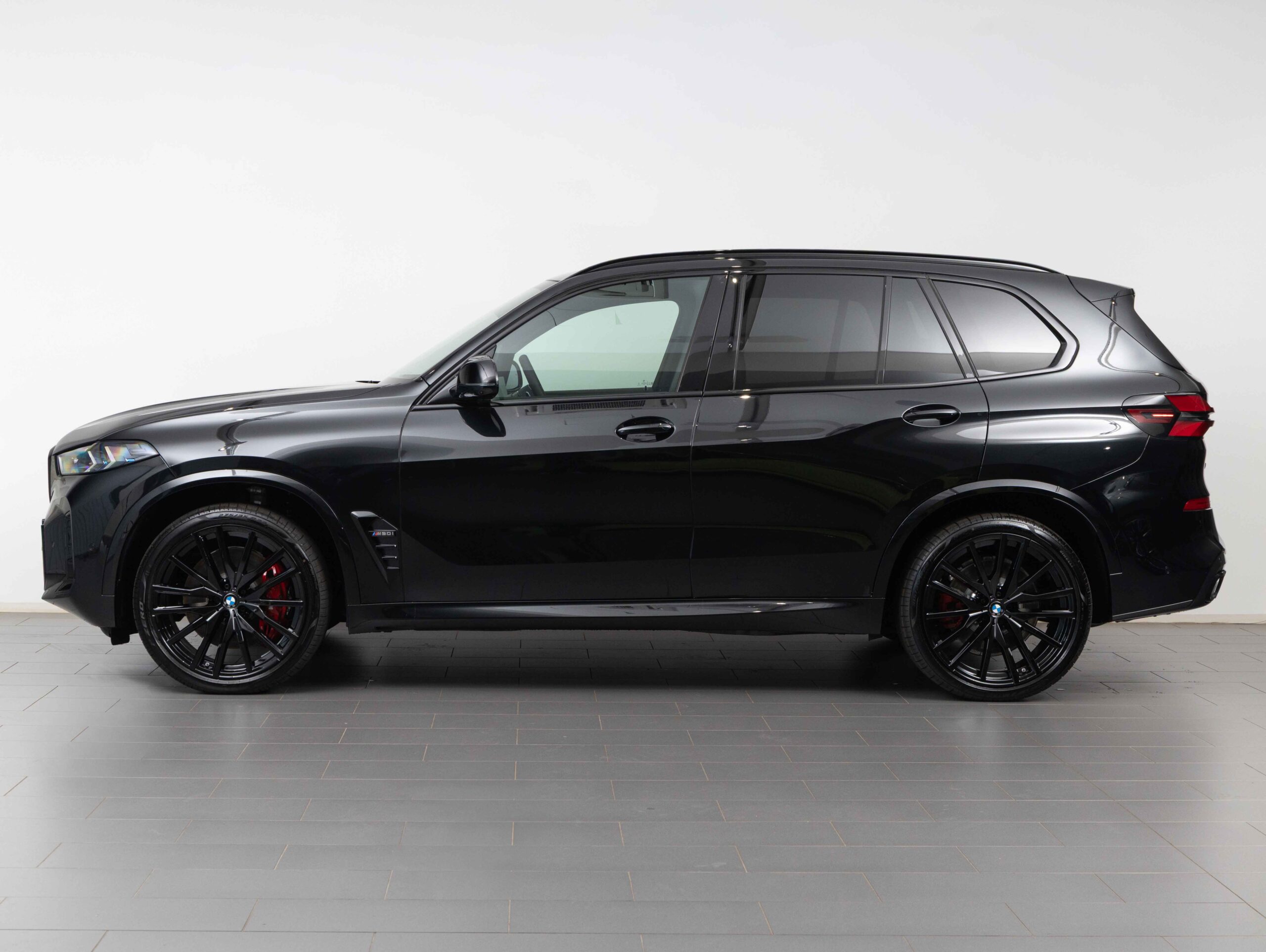 BMW X5 M60i