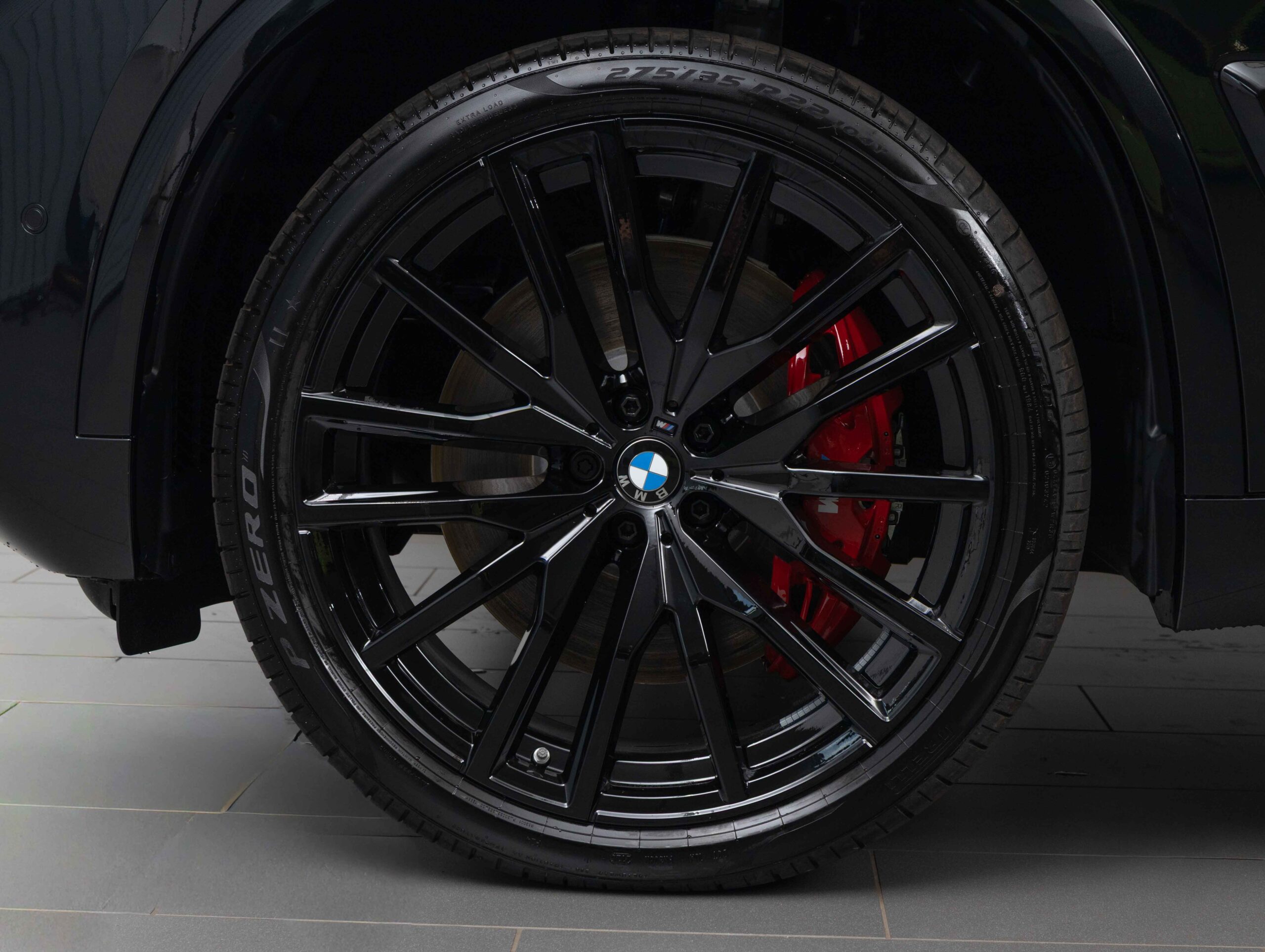 BMW X5 M60i