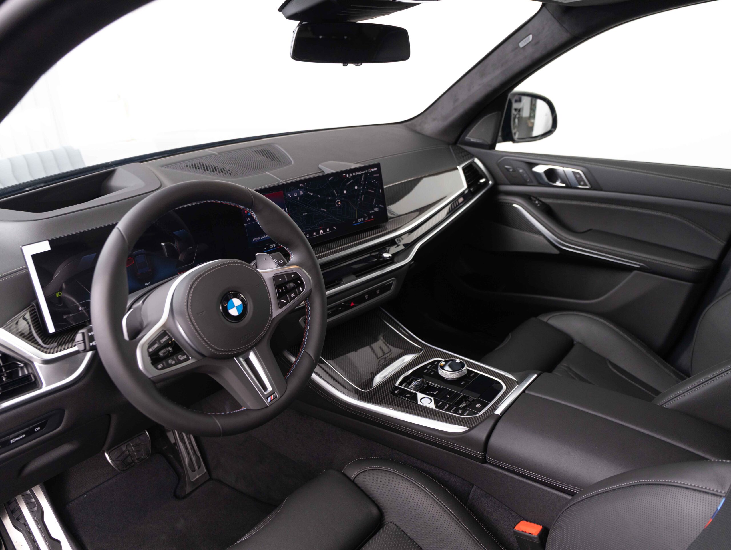 BMW X5 M60i