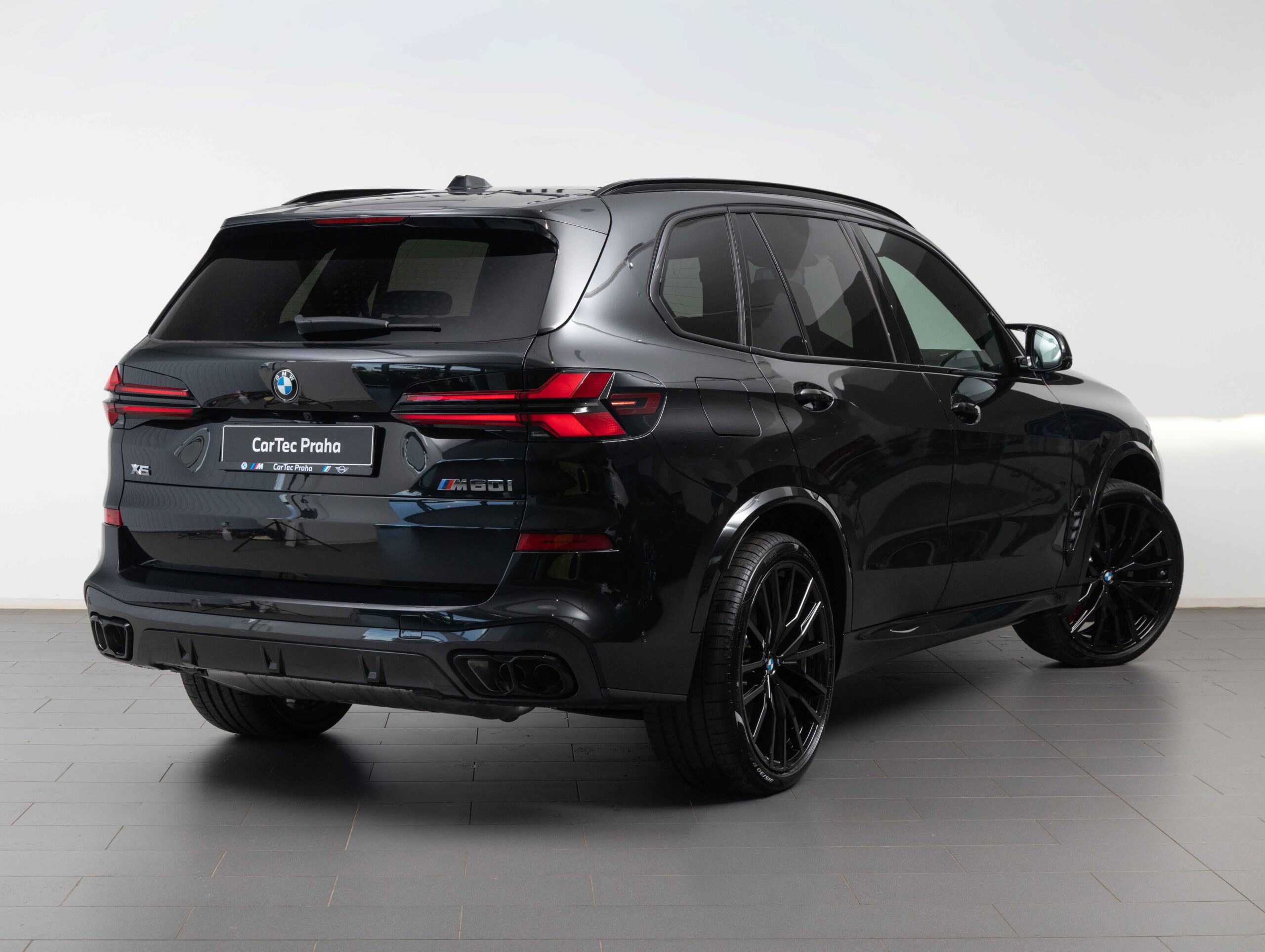 BMW X5 M60i