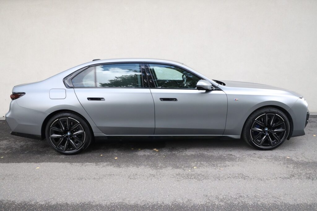 BMW 740d xDrive Sedan