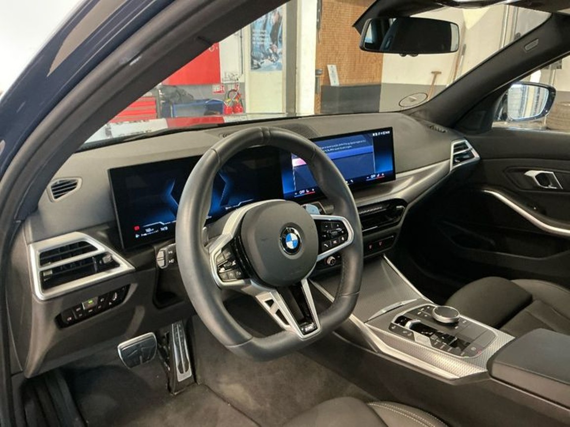 BMW 330i xDrive Touring