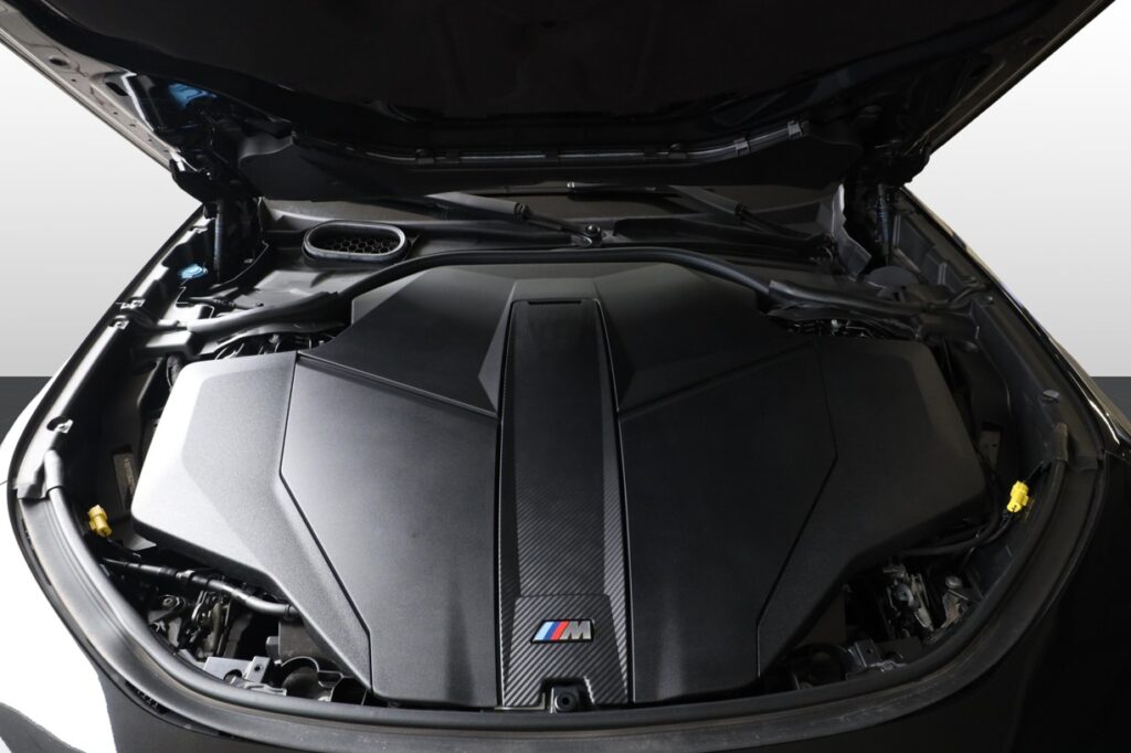 BMW i7 m70