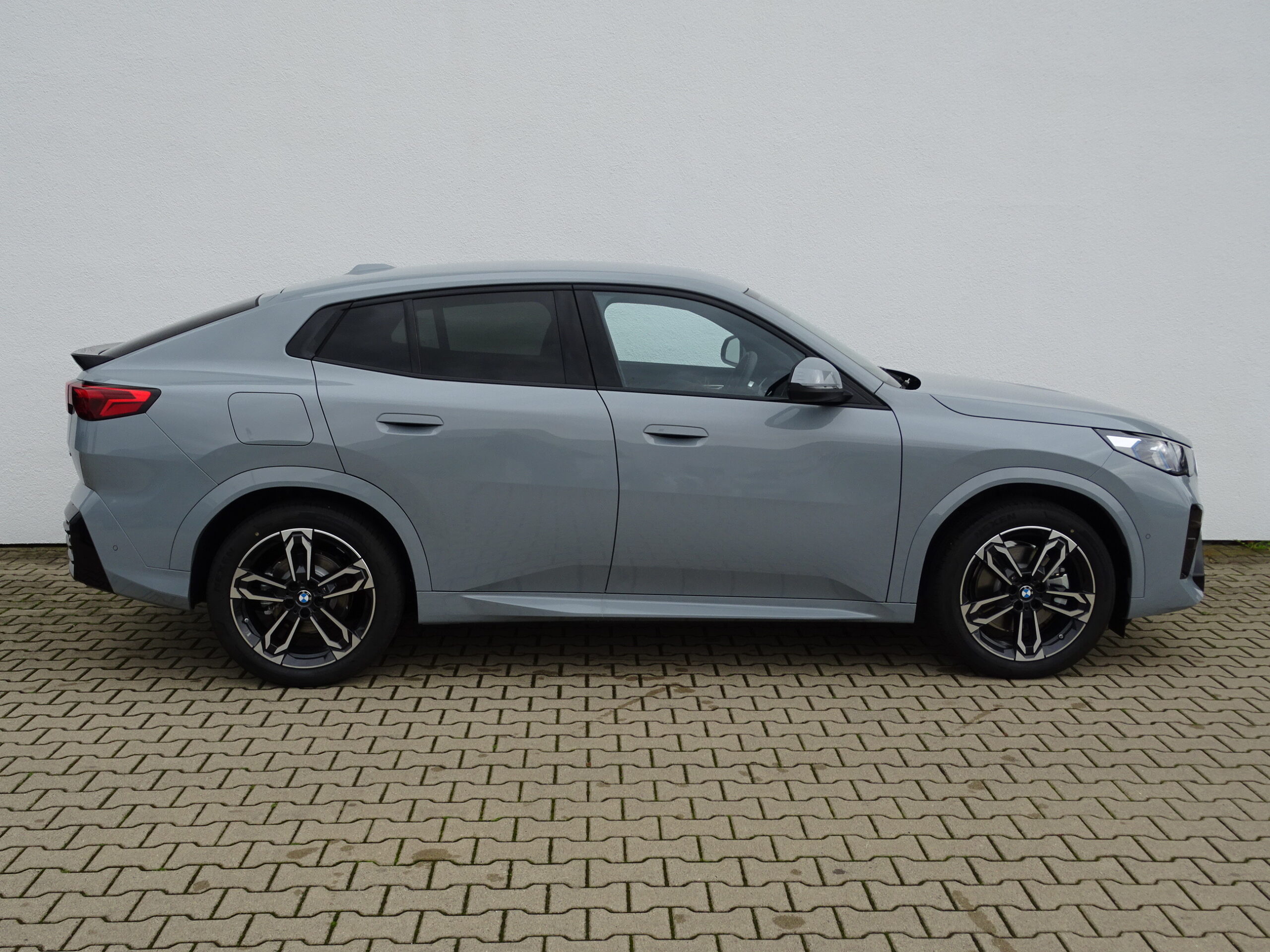 BMW iX2 xDrive30