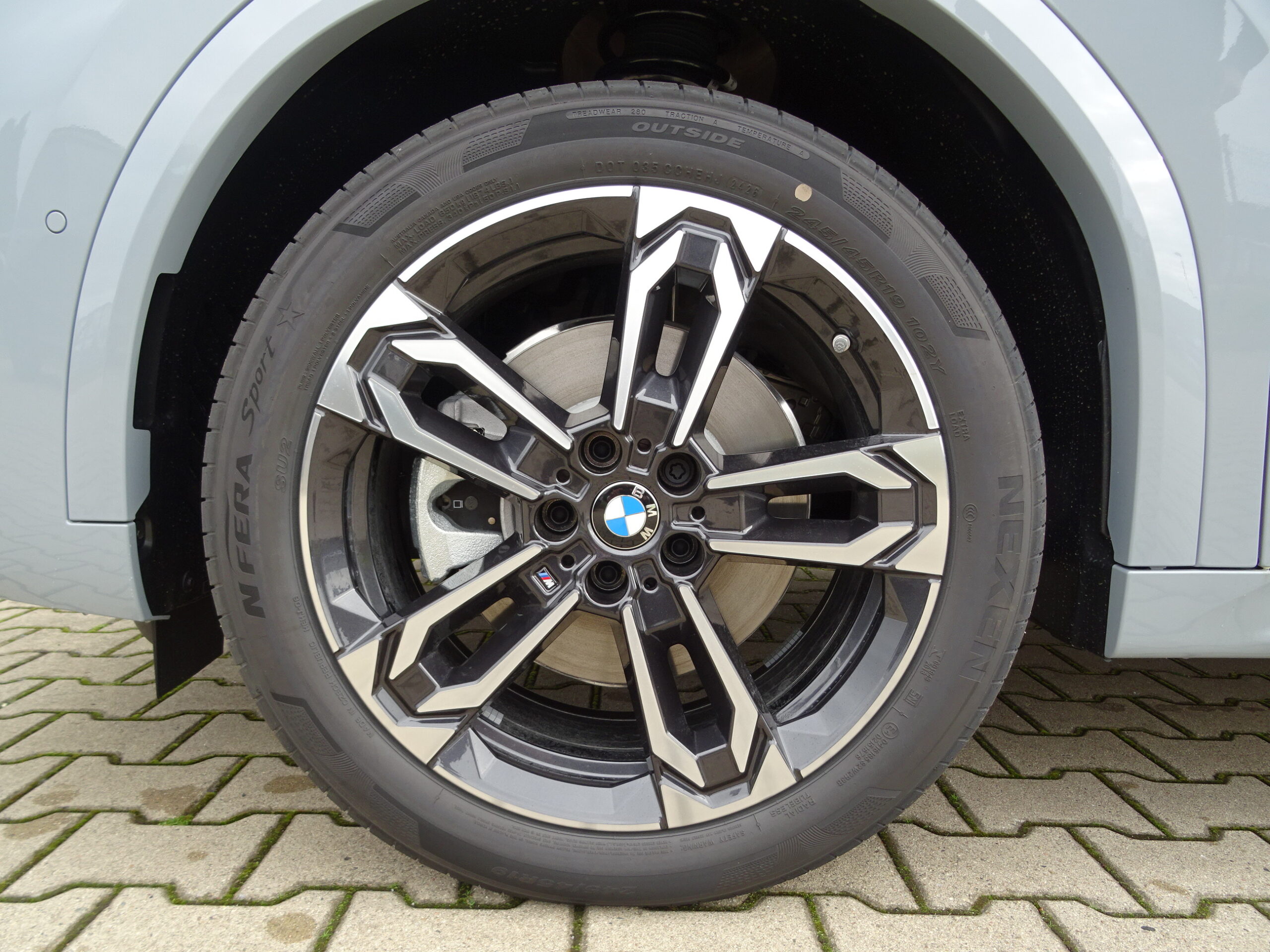 BMW iX2 xDrive30