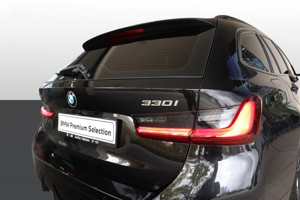 BMW 330i xDrive Touring
