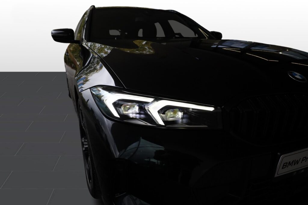 BMW 330i xDrive Touring