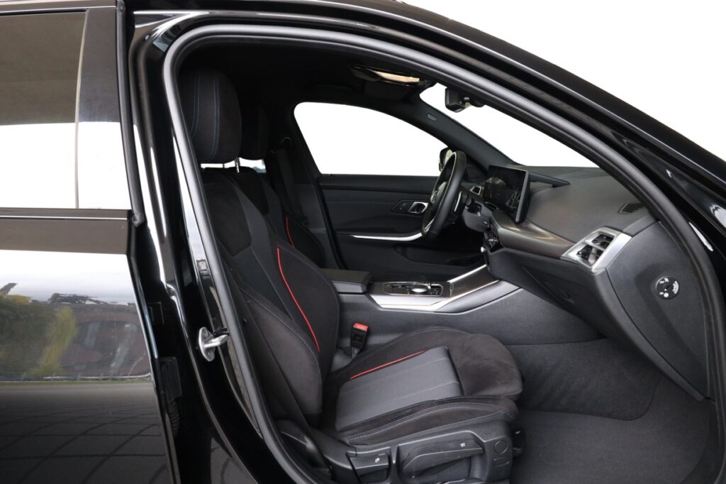 BMW 330i xDrive Touring