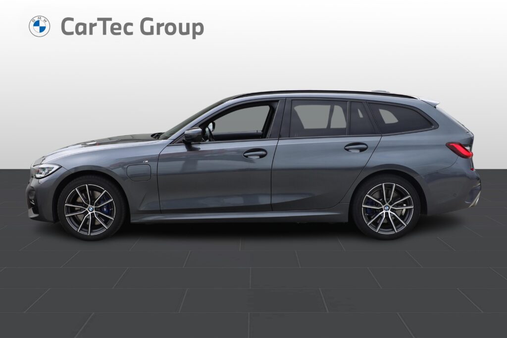 BMW 330e xDrive Touring