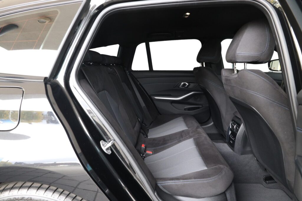 BMW 330i xDrive Touring