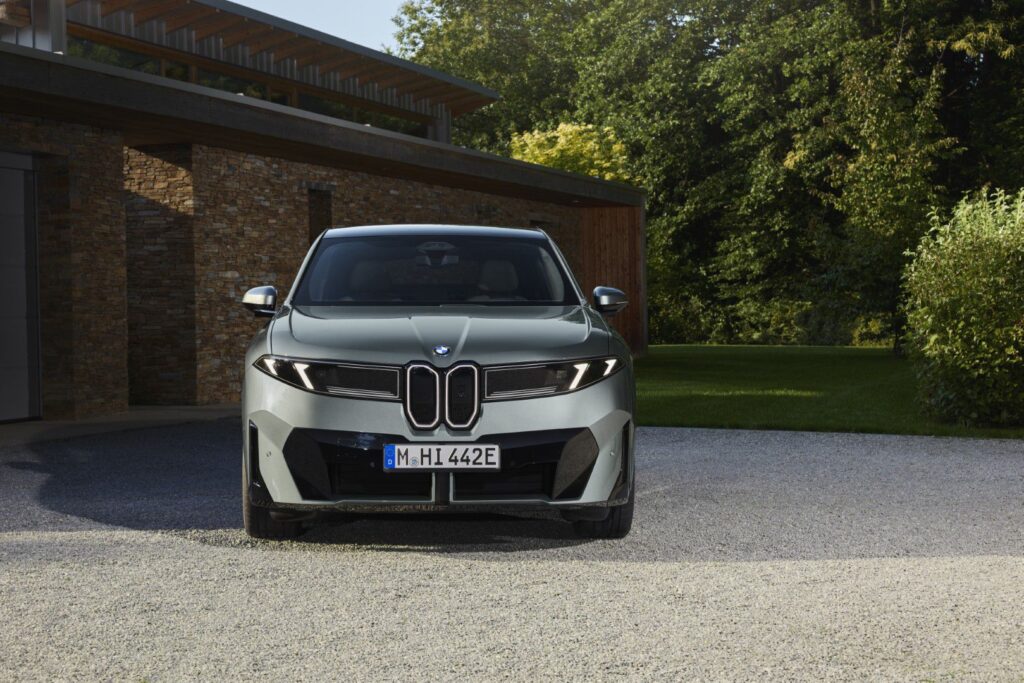 BMW iX4 (NA7)